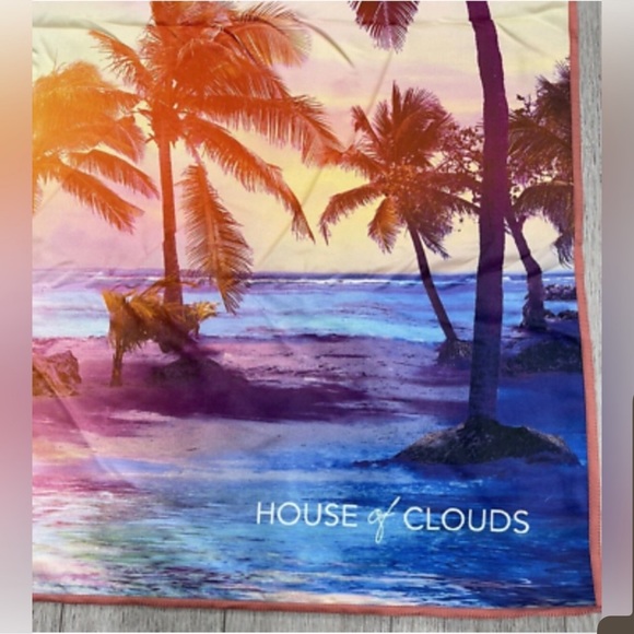 NWT House of Clouds Microfiber Quick Sand Free Palm Ocean’s Blue Compact Towel - Picture 4 of 6